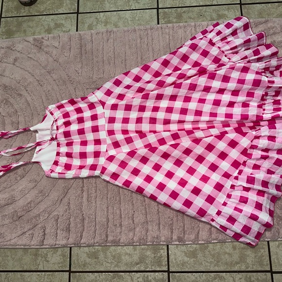 Beautiful barbie inspired dress - Picture 3 of 3